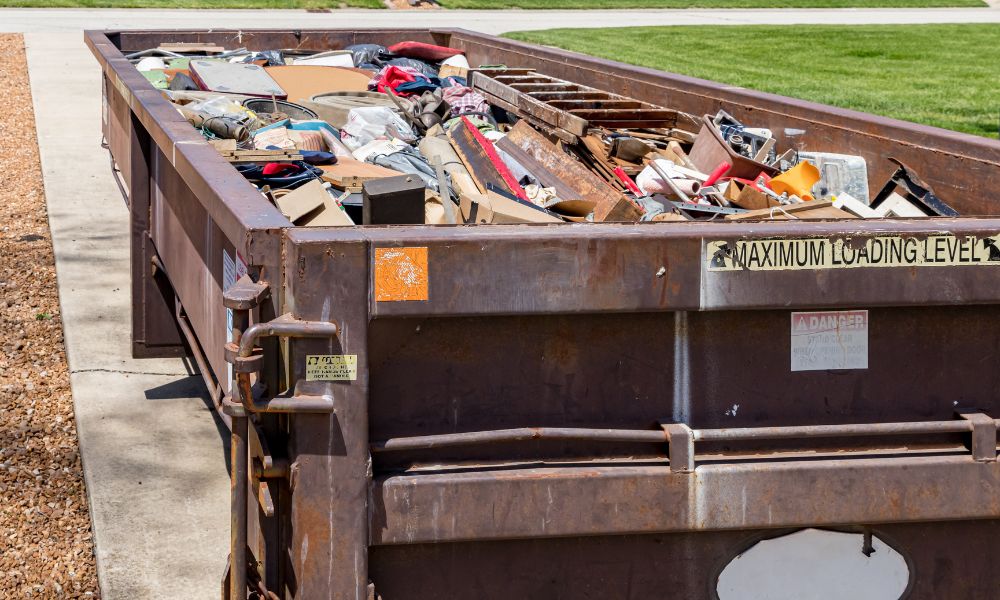 A Quick Guide to What You Can and Can’t Throw in a Dumpster